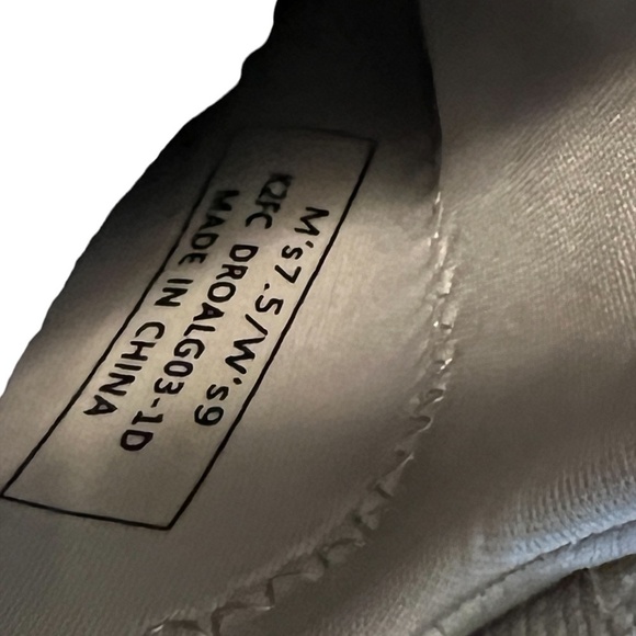 Kizik Gender Inclusive Roamer Hands-Free Sneaker, Size Men's 7.5/ Women's 9‎ - Picture 11 of 14